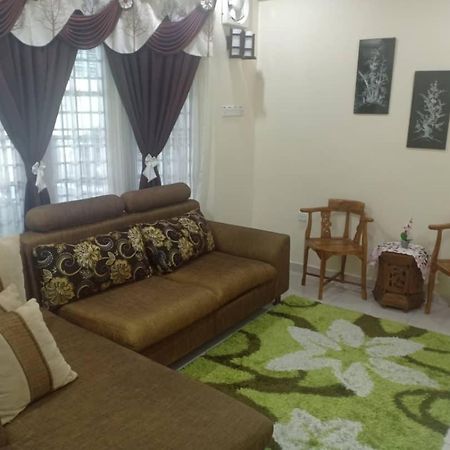 Kh Homestay Comfy N Calm Seri Manjung Eksteriør bilde
