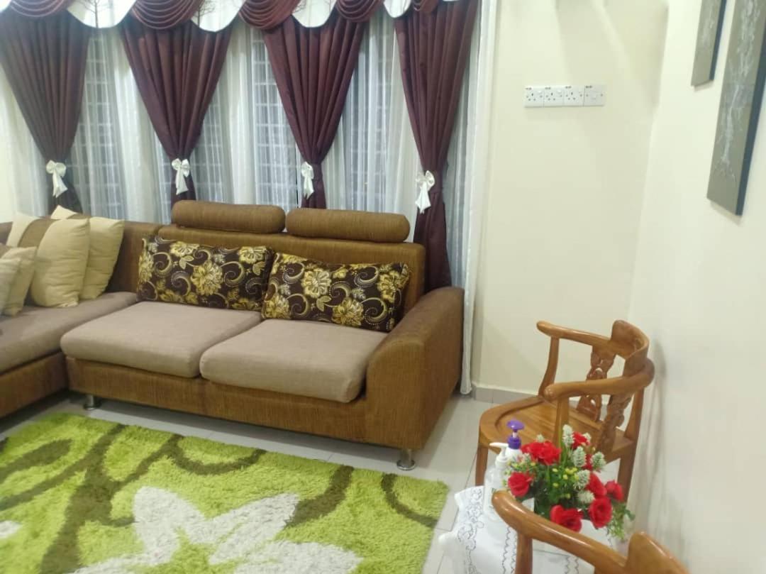 Kh Homestay Comfy N Calm Seri Manjung Eksteriør bilde