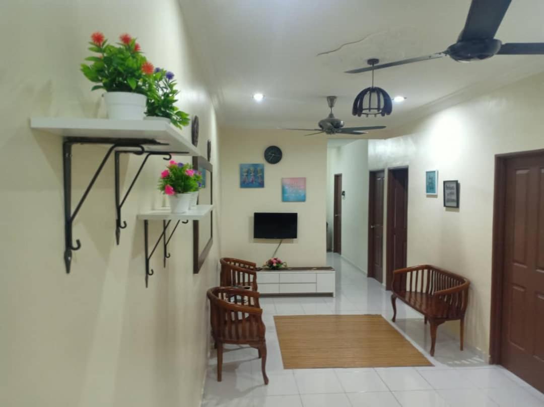 Kh Homestay Comfy N Calm Seri Manjung Eksteriør bilde